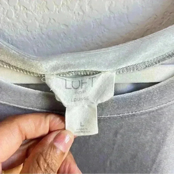 LOFT Lounge Women’s Gray‎ Velvet Pullover Top Size L - Picture 6 of 8